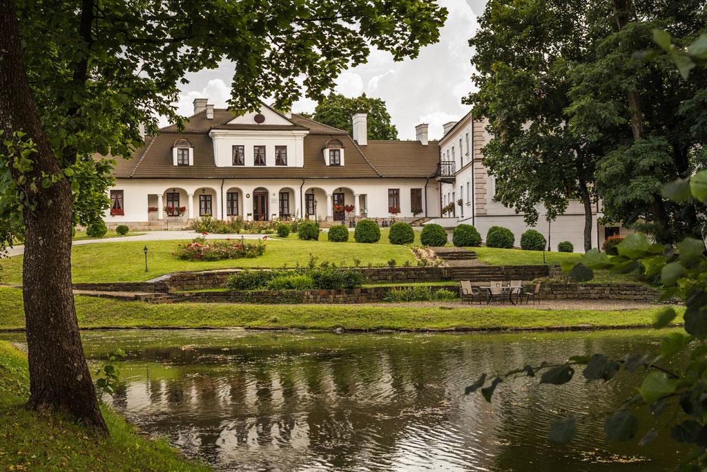 dwor-kombornia-luxury-tour.jpg
